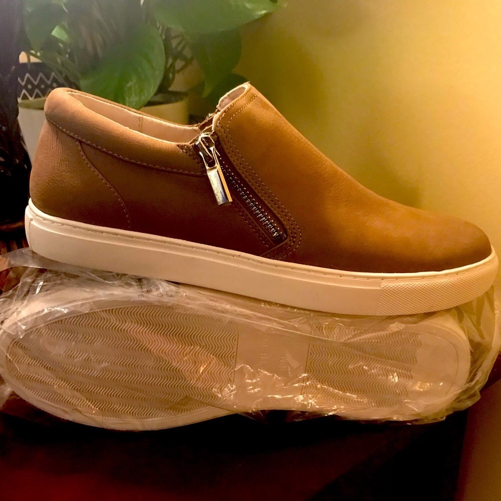 Kenneth Cole New York Sneakers, Women, size 10 Never worn.